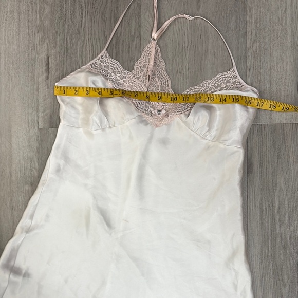 Línea Donatella Elegant Cream Lace Trim Chemise - Picture 7 of 7